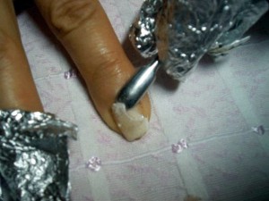 Как снять нарощенные гелем ногти