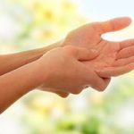 Онемение пальцев рук ночью — причины и лечение